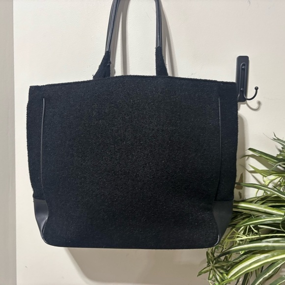 ❤️Givenchy Parfum Wool Classic Tote - Picture 3 of 7